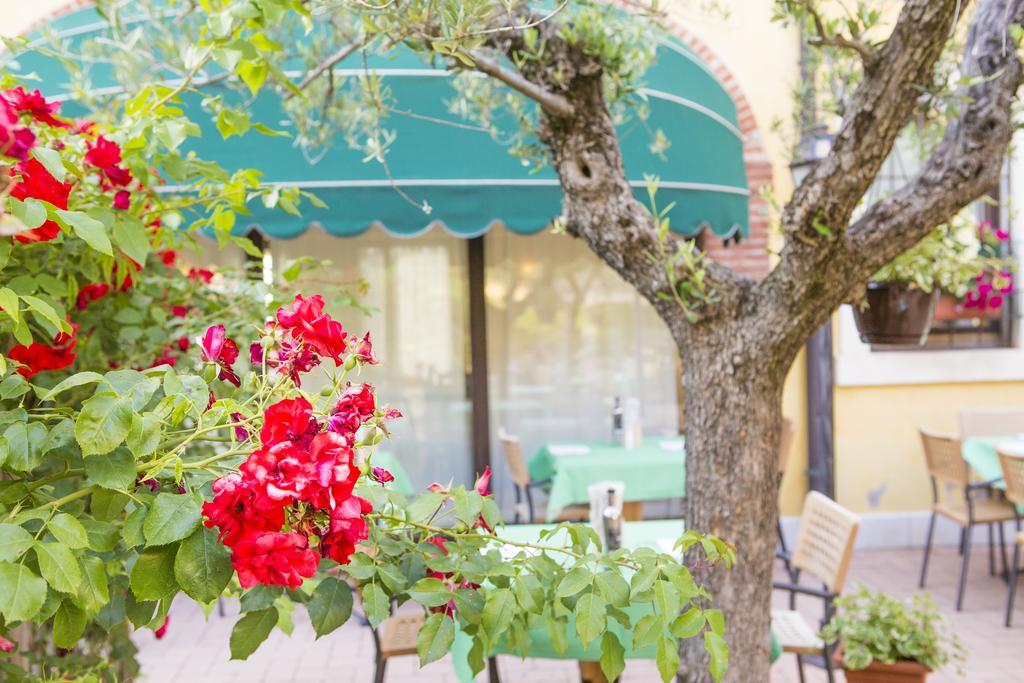 דוסובונו Hotel Antichi Cortili מראה חיצוני תמונה