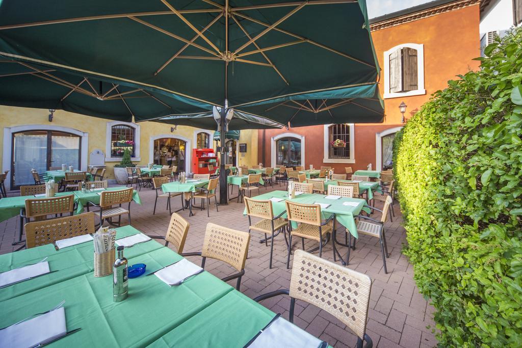 דוסובונו Hotel Antichi Cortili מראה חיצוני תמונה