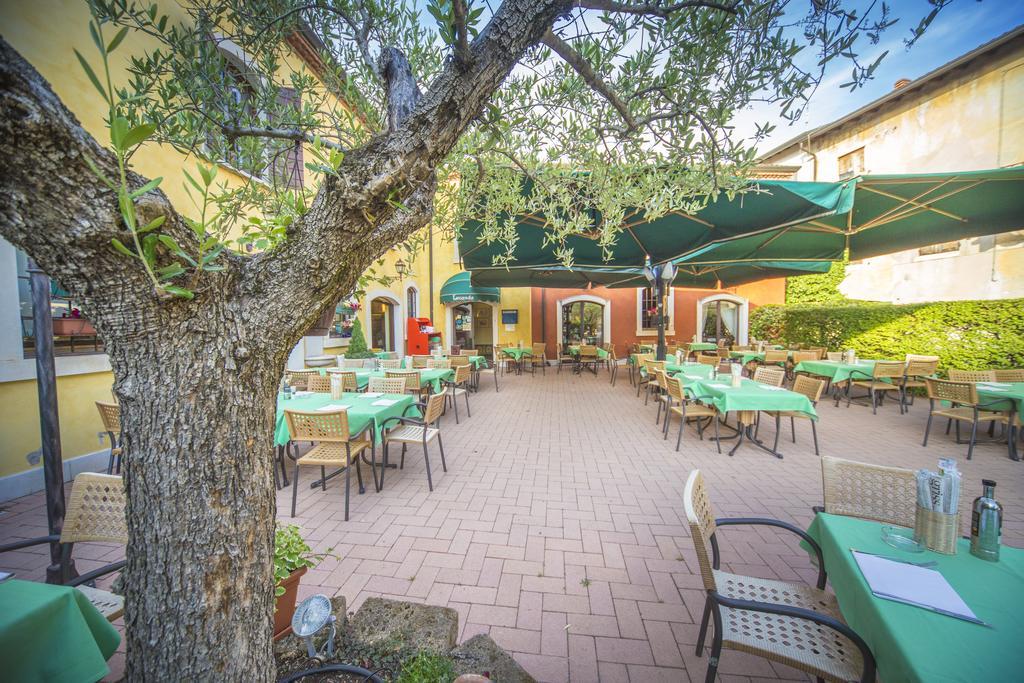 דוסובונו Hotel Antichi Cortili מראה חיצוני תמונה
