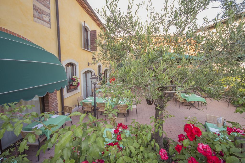 דוסובונו Hotel Antichi Cortili מראה חיצוני תמונה