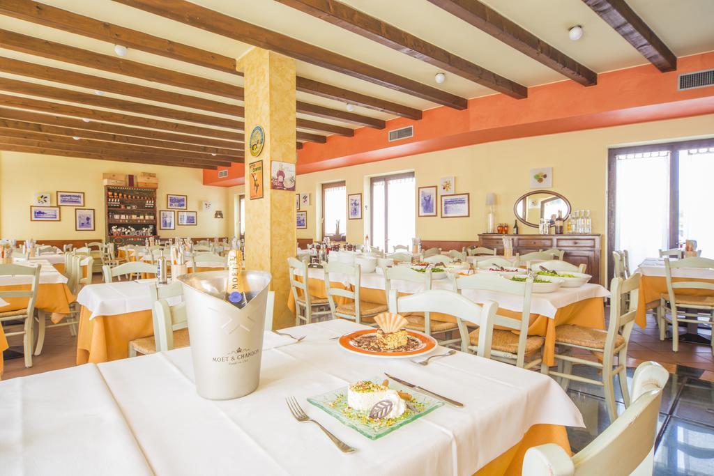דוסובונו Hotel Antichi Cortili מראה חיצוני תמונה