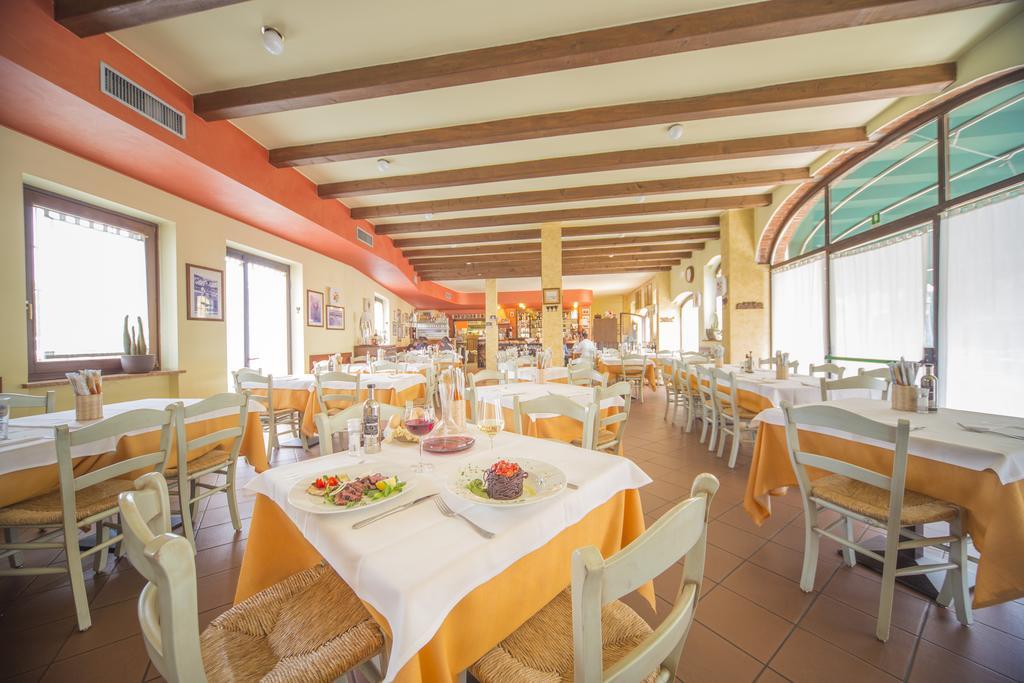 דוסובונו Hotel Antichi Cortili מראה חיצוני תמונה