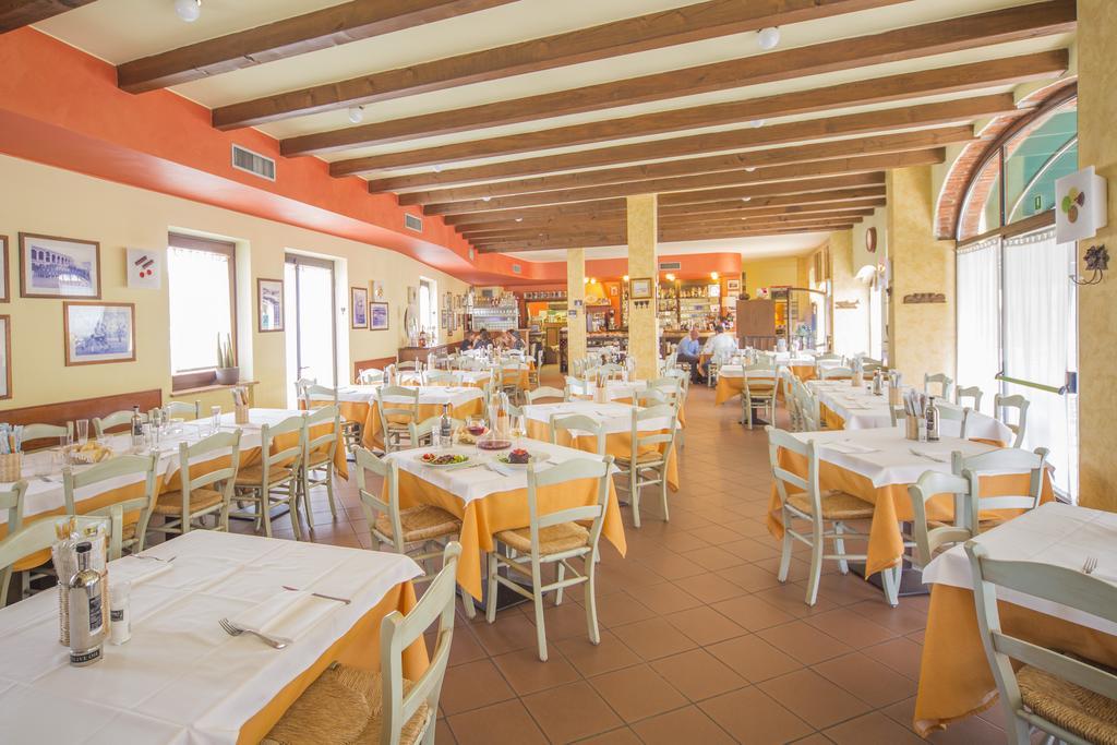 דוסובונו Hotel Antichi Cortili מראה חיצוני תמונה