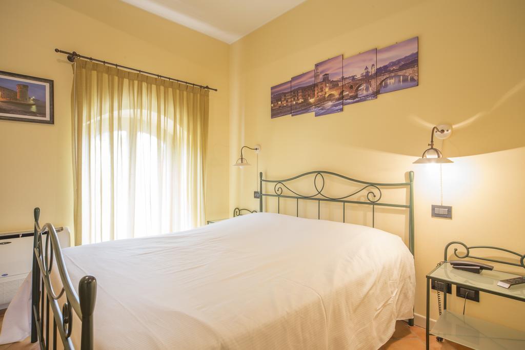 דוסובונו Hotel Antichi Cortili חדר תמונה