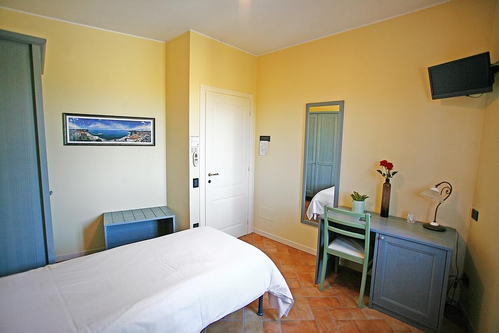 דוסובונו Hotel Antichi Cortili מראה חיצוני תמונה