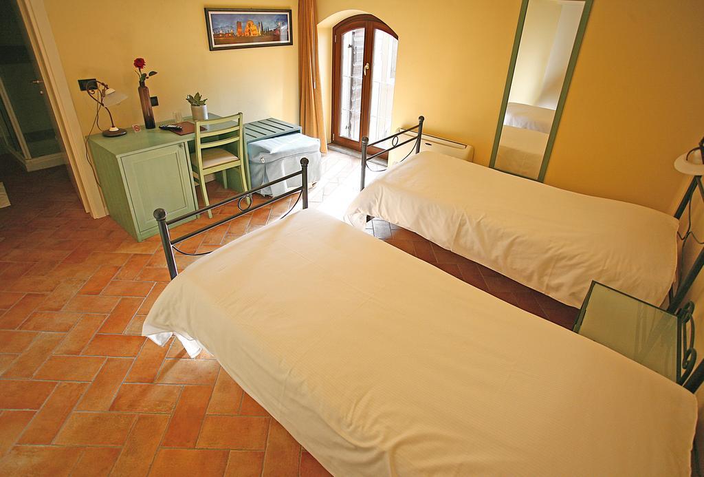 דוסובונו Hotel Antichi Cortili מראה חיצוני תמונה
