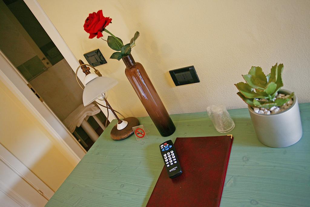 דוסובונו Hotel Antichi Cortili מראה חיצוני תמונה