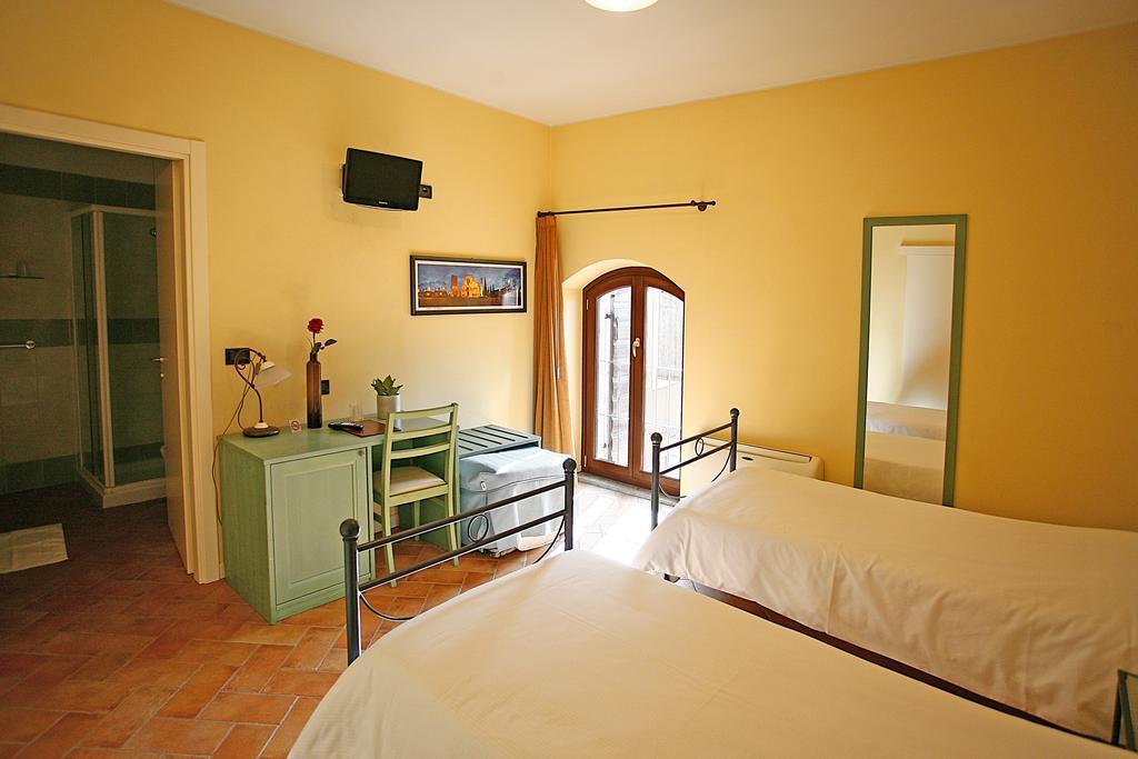 דוסובונו Hotel Antichi Cortili מראה חיצוני תמונה