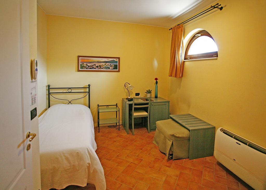 דוסובונו Hotel Antichi Cortili מראה חיצוני תמונה
