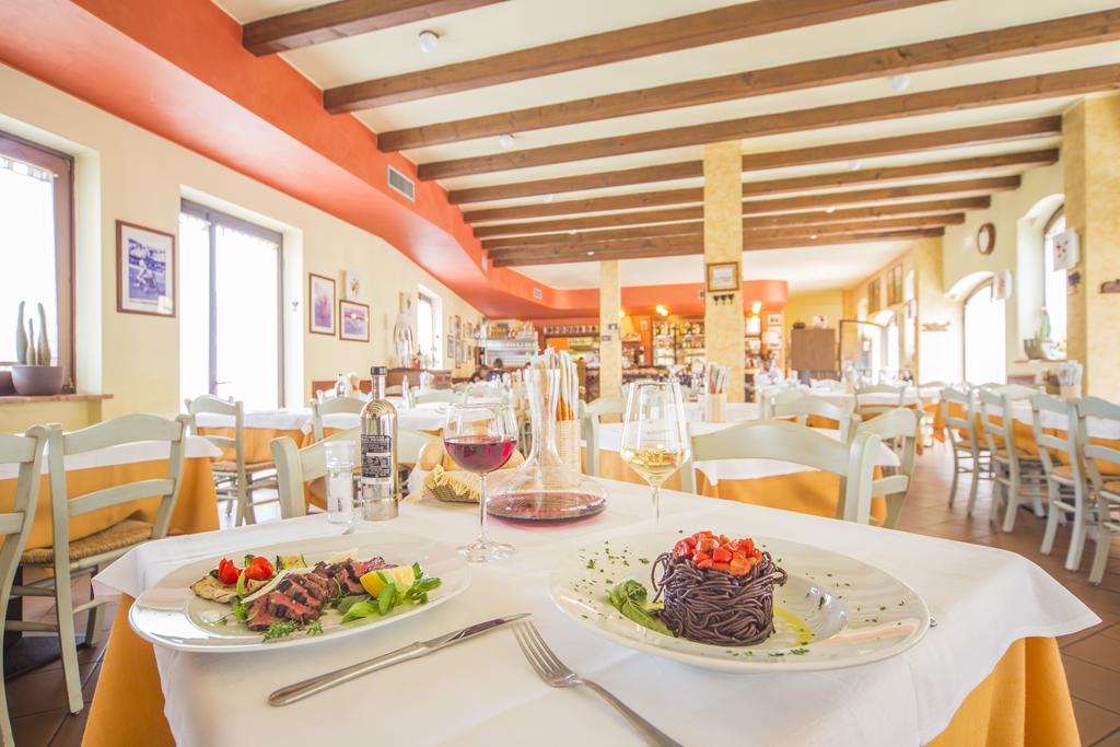 דוסובונו Hotel Antichi Cortili מראה חיצוני תמונה