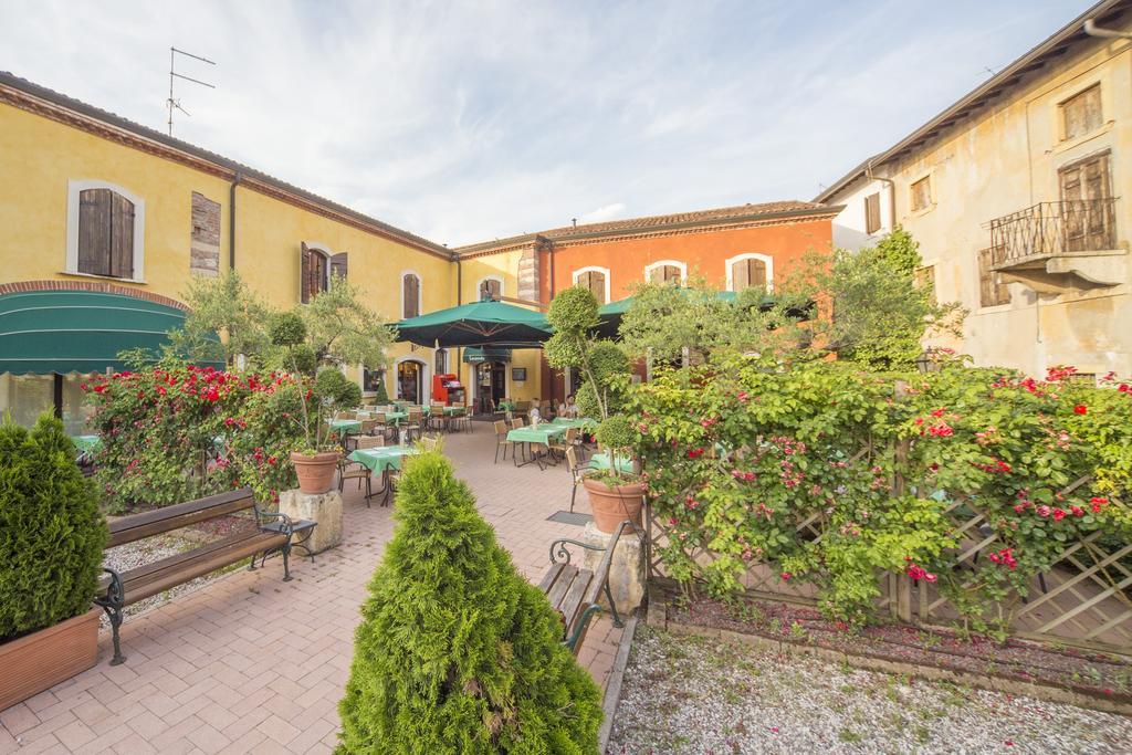 דוסובונו Hotel Antichi Cortili מראה חיצוני תמונה