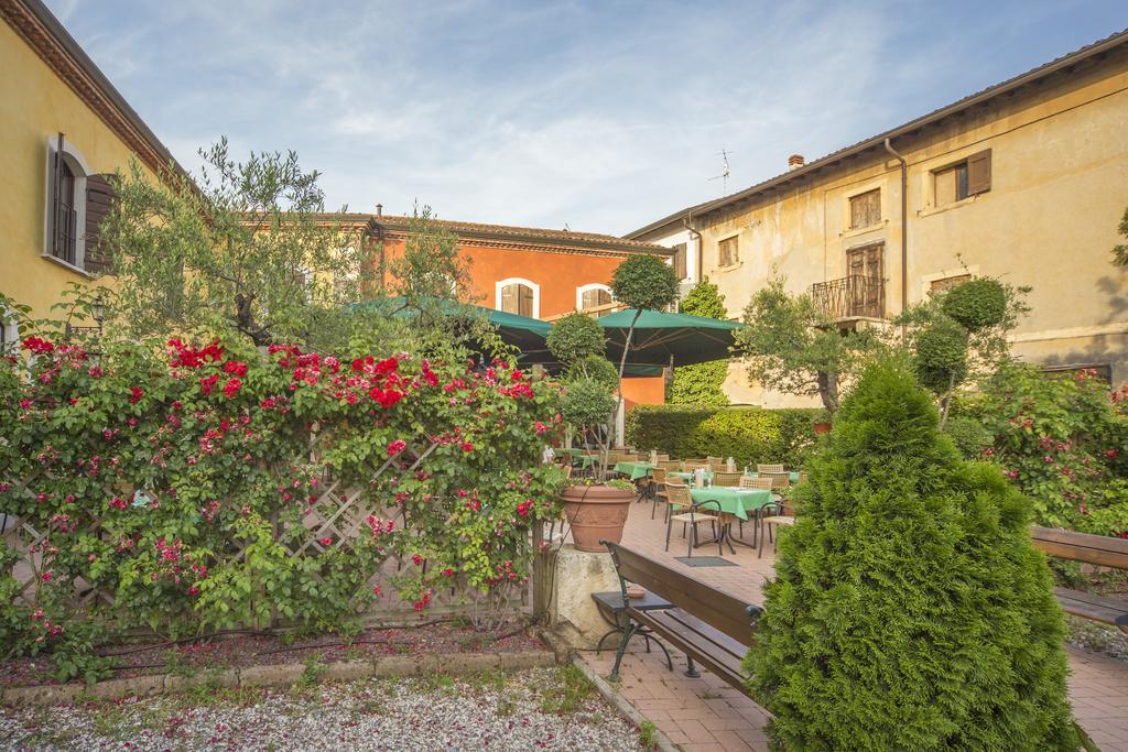 דוסובונו Hotel Antichi Cortili מראה חיצוני תמונה