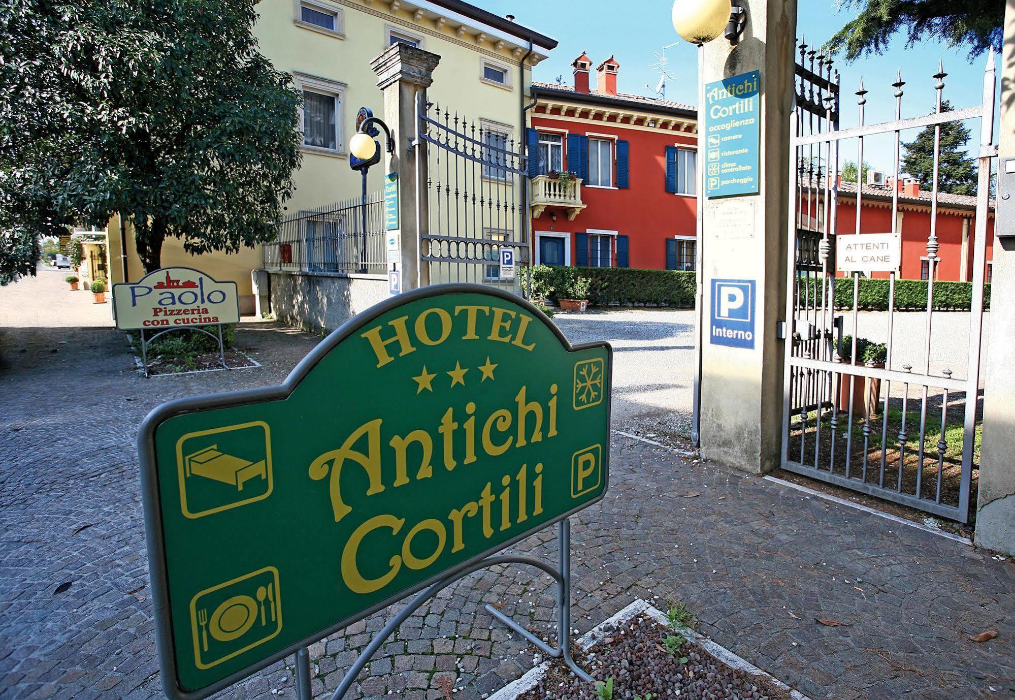 דוסובונו Hotel Antichi Cortili מראה חיצוני תמונה