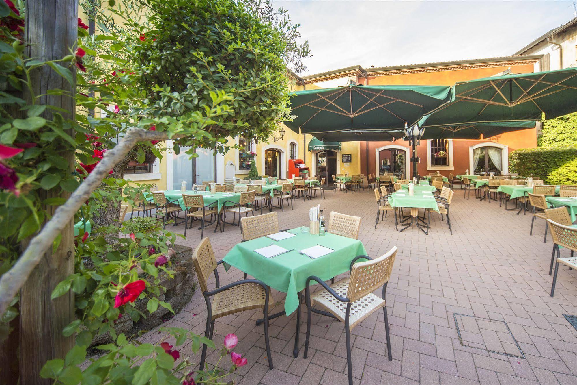 דוסובונו Hotel Antichi Cortili מראה חיצוני תמונה