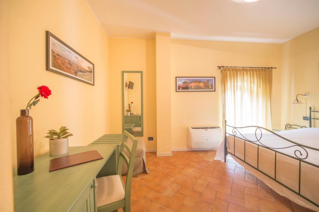 דוסובונו Hotel Antichi Cortili מראה חיצוני תמונה